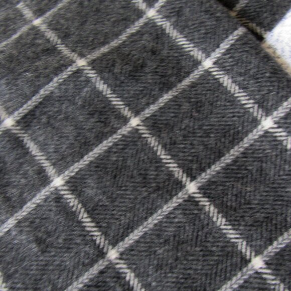 NEW Via Condotti Scarf Wrap Grey White Plaid Virgin Wool Italy,Unisex - Picture 3 of 6